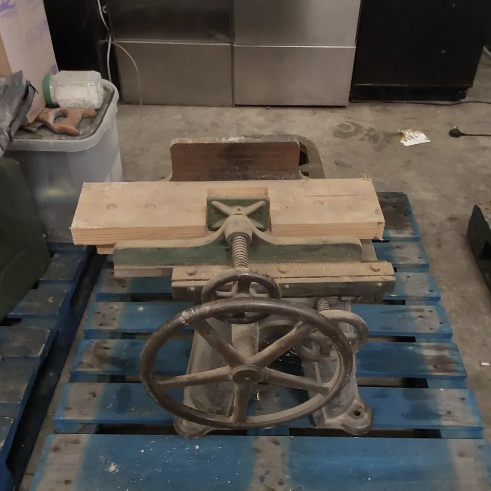 VINTAGE MACHINERY CLAMP TABLE