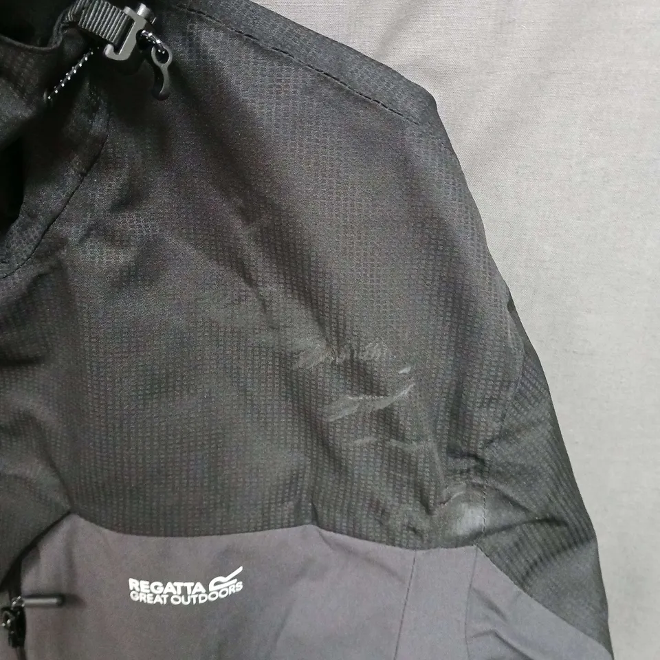 REGATTA HIGHTON JACKET IN ASH/BLACK - UK XL