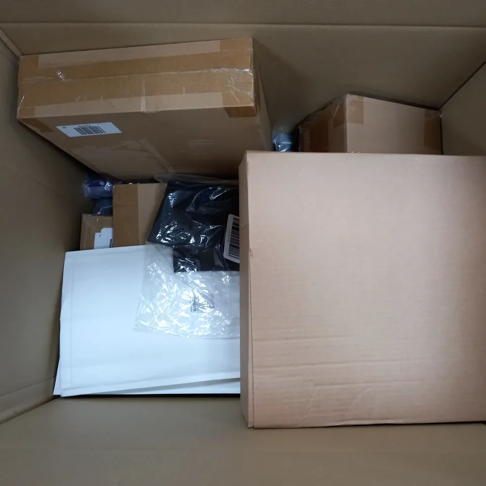 APPROXIMATELY 12 ASSORTED ITEMS TO INCLUDE TUPPERWARE LIDS, SEAMAGIK MOISTURISER, SEAMAGIK FACIAL WASH, ETC - COLLECTION ONLY