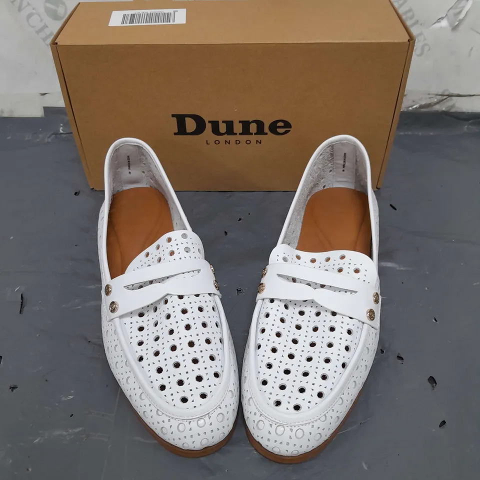 BOXED PAIR OF DUNE LONDON WHITE LEATHER LASER CUT LOAFER IN SIZE 7