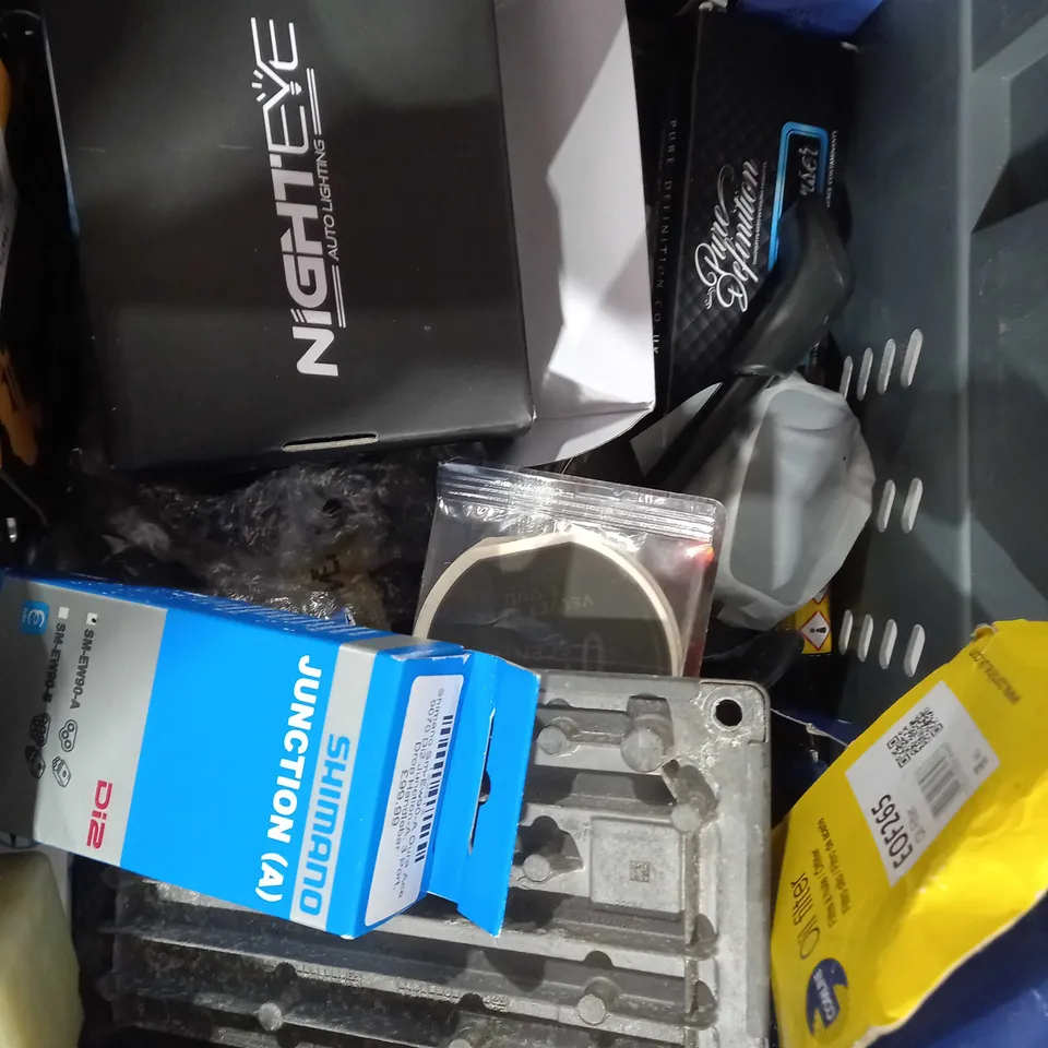 LOT OF ASSORTED ITEMS TO INCLUDE LED LAMP , FILTERS , AND PUMP