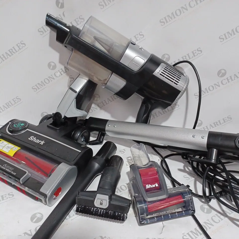 SHARK STRATOS ANTI HAIR WRAP PET PRO VACUUM CLEANER