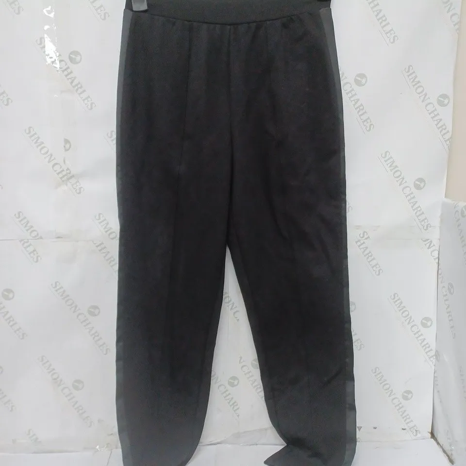 APPROXIMATELY 7 ASSORTED WOMEN'S TROUSERS TO INCLUDE BEN DE LISI, FINERY SIZES 10, 12