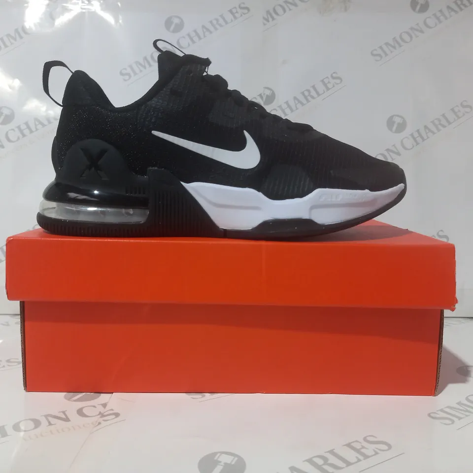 BOXED PAIR OF NIKE AIR MAX ALPHA TRAINERS IN BLACK/WHITE UK SIZE 6
