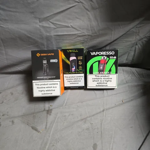 LOT OF APPROXIMATELY 15 ASSORTED VAPING ITEMS TO INCLUDE VAPORESSO/UWELL/GEEKVAPE
