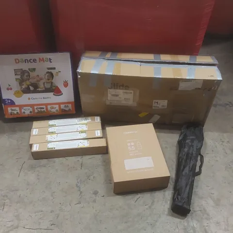 PALLET OF ASSORTED ITEMS INCLUDING: FOLDING CAMPING CHAIRS, SLIDE, DANCE MAT, OMNPAK, PET BALL THROWER ECT