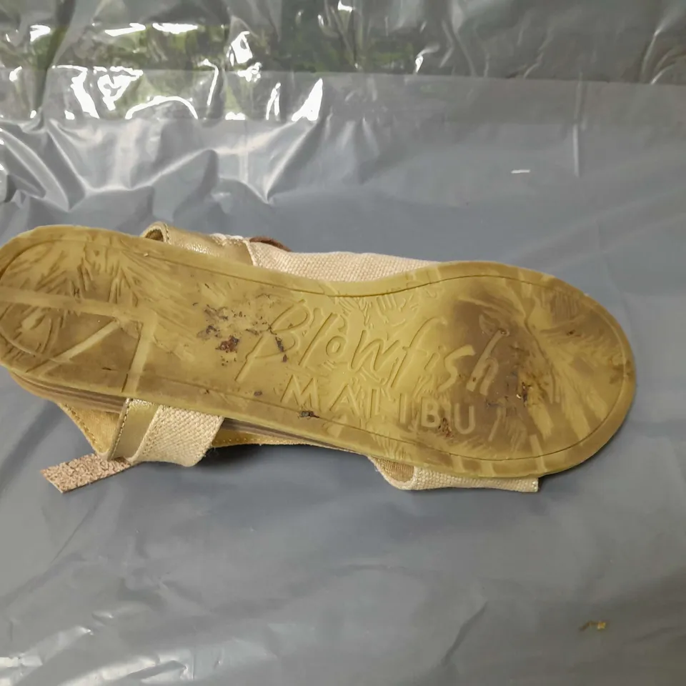 BLOWFISH MALIBU BUTTERFLY SANDALS CASHEW SIZE 6