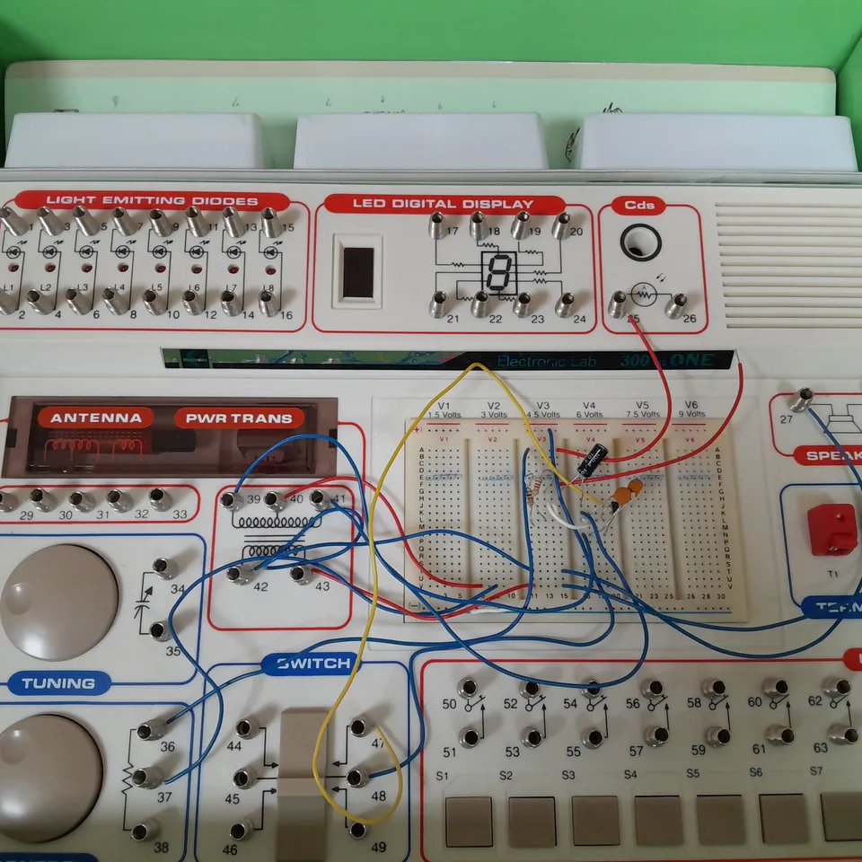 BOXED MAXITRONIX ELECTRONIC LAB 300IN1