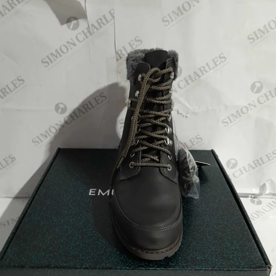  BOXED PAIRS OF EMU OKAB WATERPROOF BOOTS - DARK GREY - UK 7