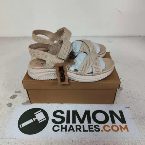 BOXED PAIR OF CUSHION WALK STEPH SHOES IN BEIGE - SIZE 8