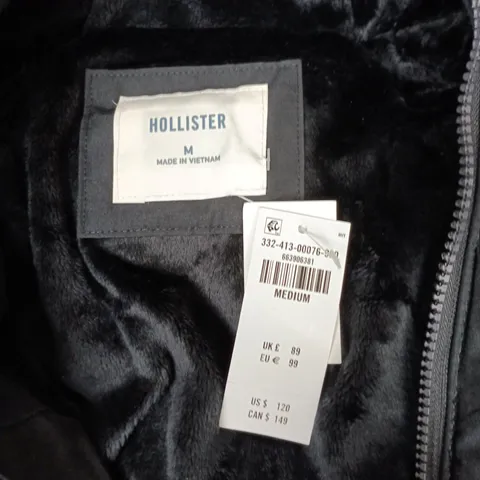 Hollister Hooded Puffer Jacket – Black – Medium 