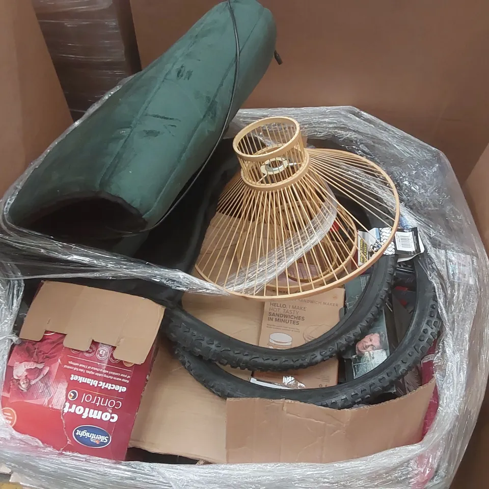PALLET CONTAINING A VERY LARGE QUANTITY OF ASSORTED ITEMS INCLUDING: BICYCLE TYRES, SILENTNIGHT ELECTRIC BLANKET, LAMP SHADE, DREW & COLE BREAKFAST SANDWICH MAKER ECT