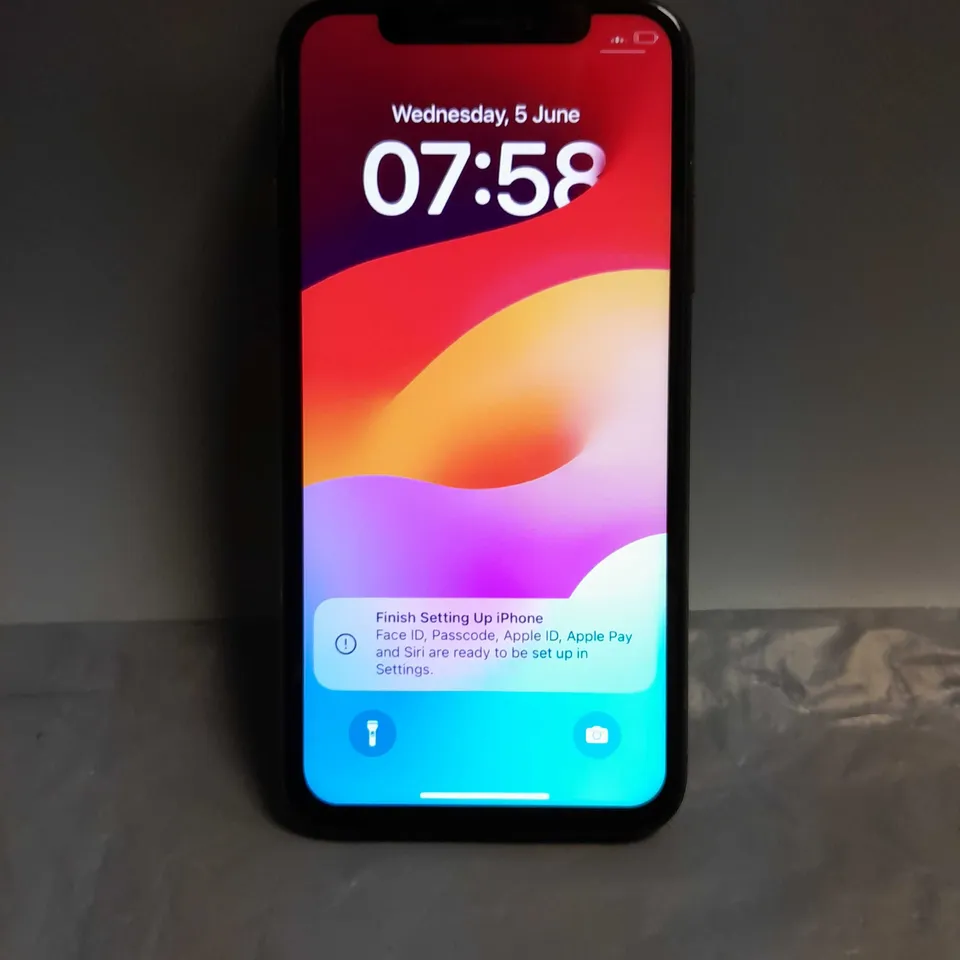 APPLE IPHONE XS IN GREY