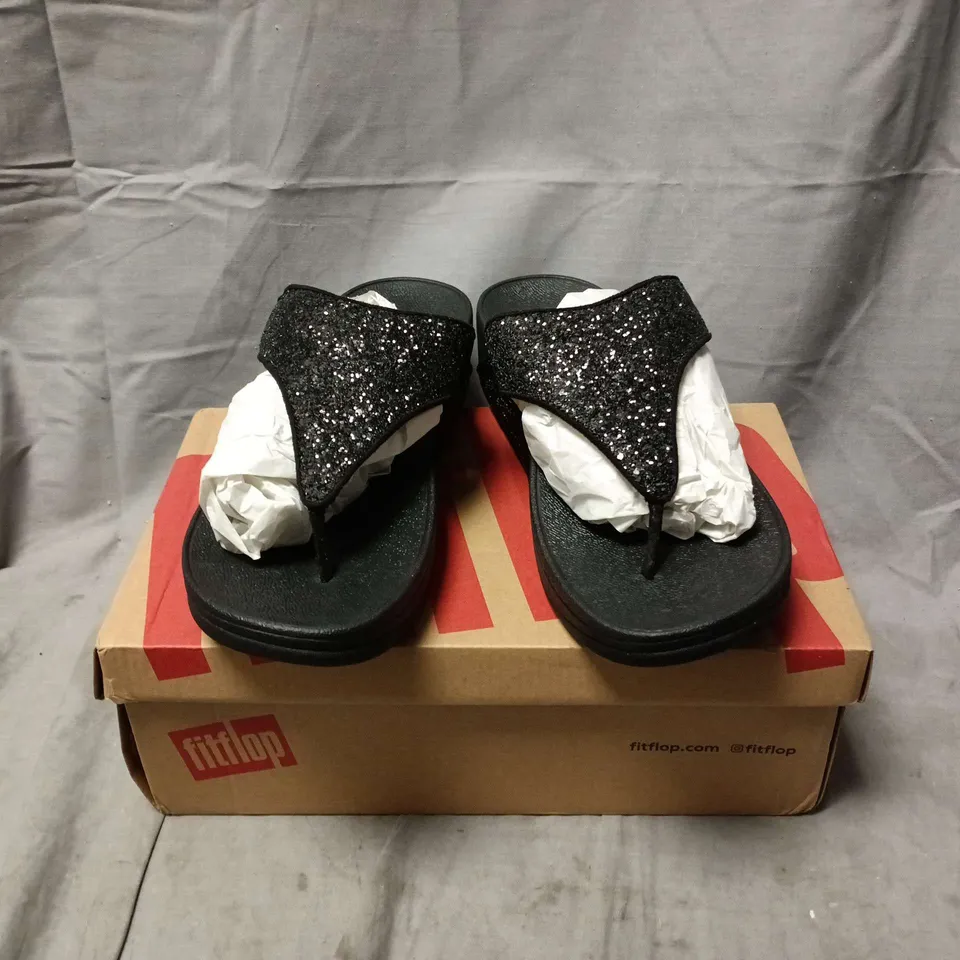 BOXED PAIR OF FITFLOP LULU GLITTER TOE-THONGS TOE POST - UK 8