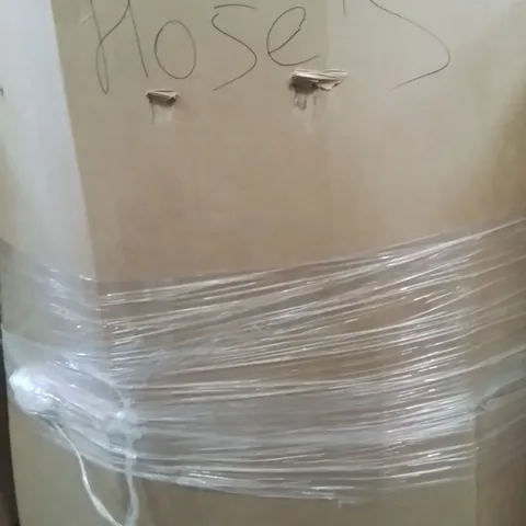 PALLET CONTAINING A LARGE QUANTITY OF HOSES 