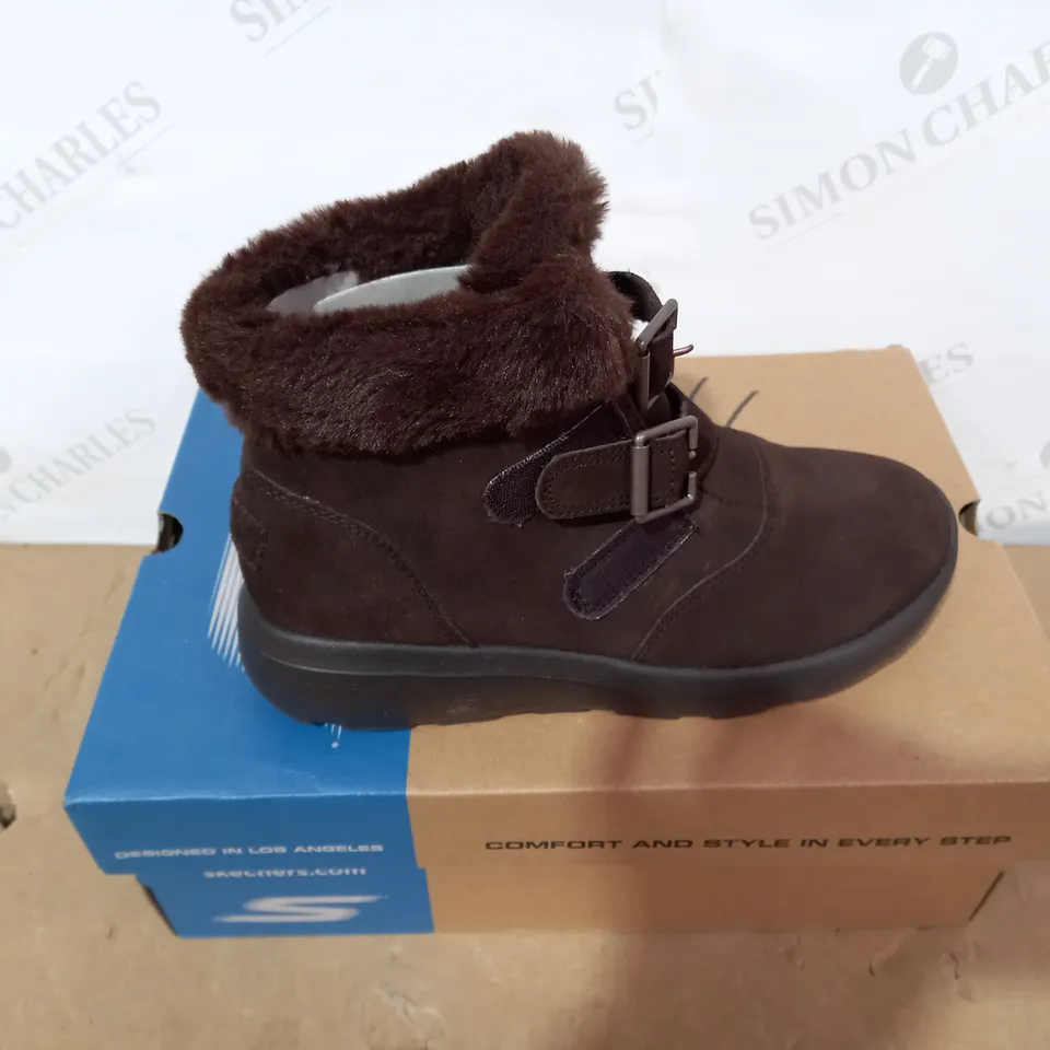BOXED PAIR OF SKECHERS BROWN BOOTS - SIZE 4