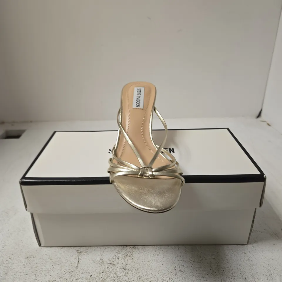 STEVE MADDEN GOLD METALLIC STRAPPY SANDALS – 6.5