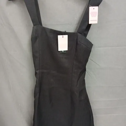 PRETTYLITTLETHING BLACK TWILL CUT OUT BOW SHIFT DRESS - UK 4