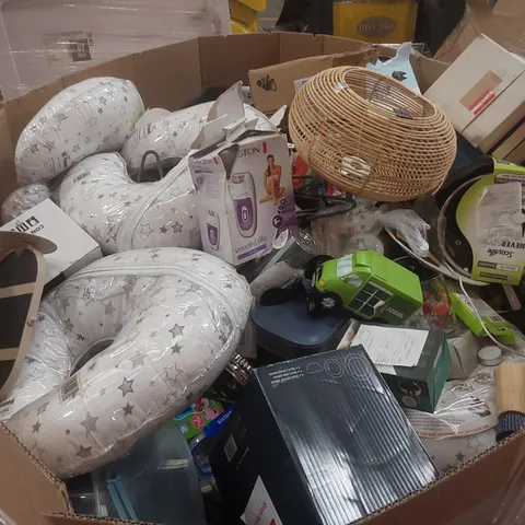 PALLET CONTAINING A VERY LARGE QUANTITY OF ASSORTED ITEMS INCLUDING: BABY CUSHIONS, PANS, GLASSES, LAMP SHADE ECT