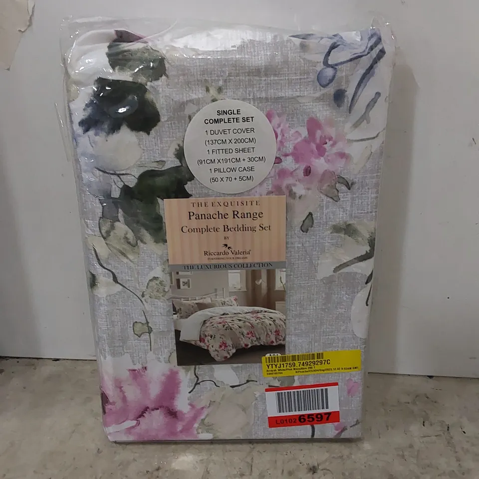BAGGED ARRAYAH WHITE/PINK MICROFIBRE 200 TC DUVET COVER SET // SIZE: SINGLE 
