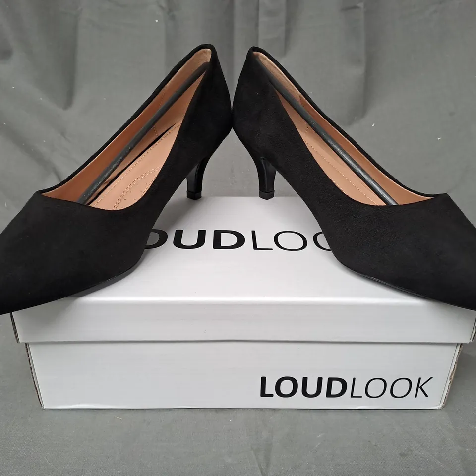 BOXED PAIR OF LOUDLOOK POINTED TOE LOW HEELED SHOES IN BLACK EU SIZE 38