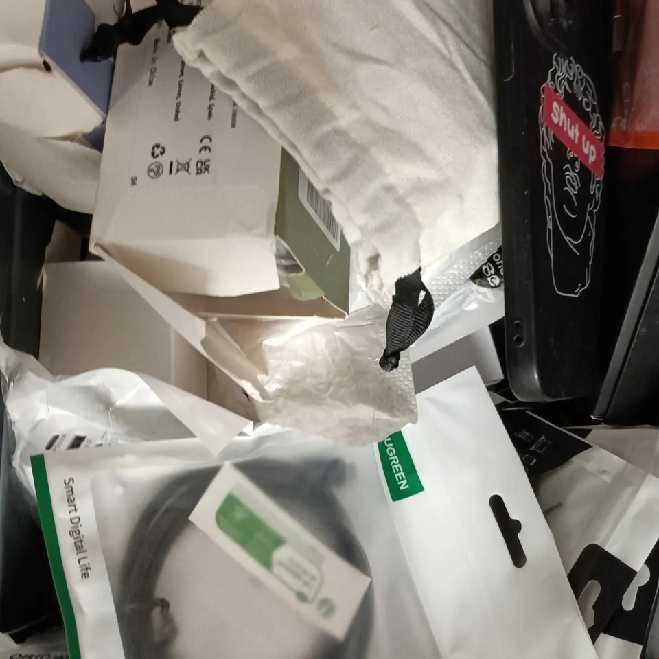 APPROXIMATELY 15 ASSORTED SMARTPHONE ACCESSORIES TO INCLUDE CHARGING CABLES, POWERBANKS, PHONE CASES ETC 