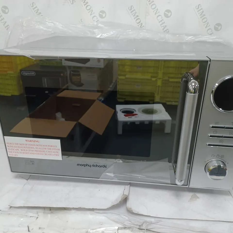 BOXED MORPHY RICHARDS 23 LITRES 800W MICROWAVE IN SILVER