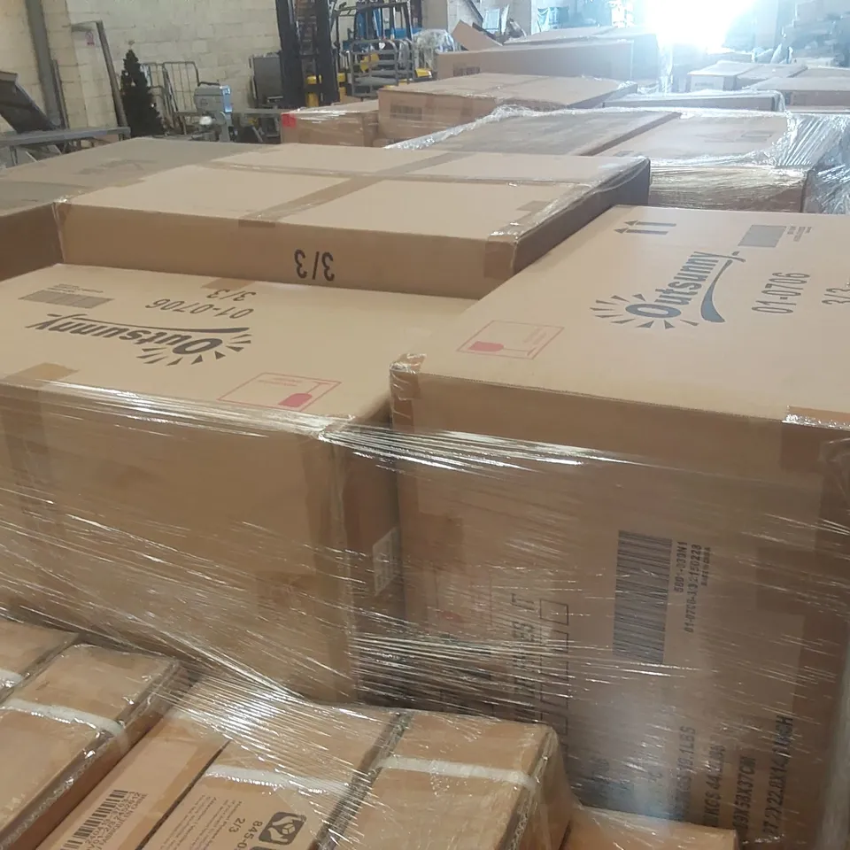 PALLET CONTAINING A VERY LARGE QUANTITY OF ASSORTED DESIGNER FURNITURE PARTS INCLUDING: GARDEN FURNITURE PARTS ECT
