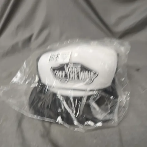 VANS OFF THE WALL CAP