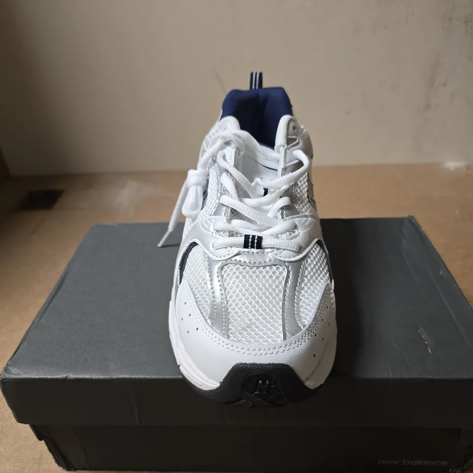 NEW BALANCE WOMENS WHITE/SILVER/BLUE TRAINERS UK 8.5 BOXED