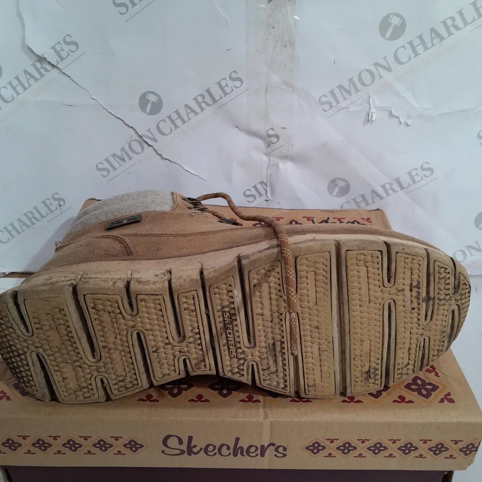 BOXED SKECHERS SYNERGY WARM TECH BOOTS, CHESTNUT - SIZE 8 