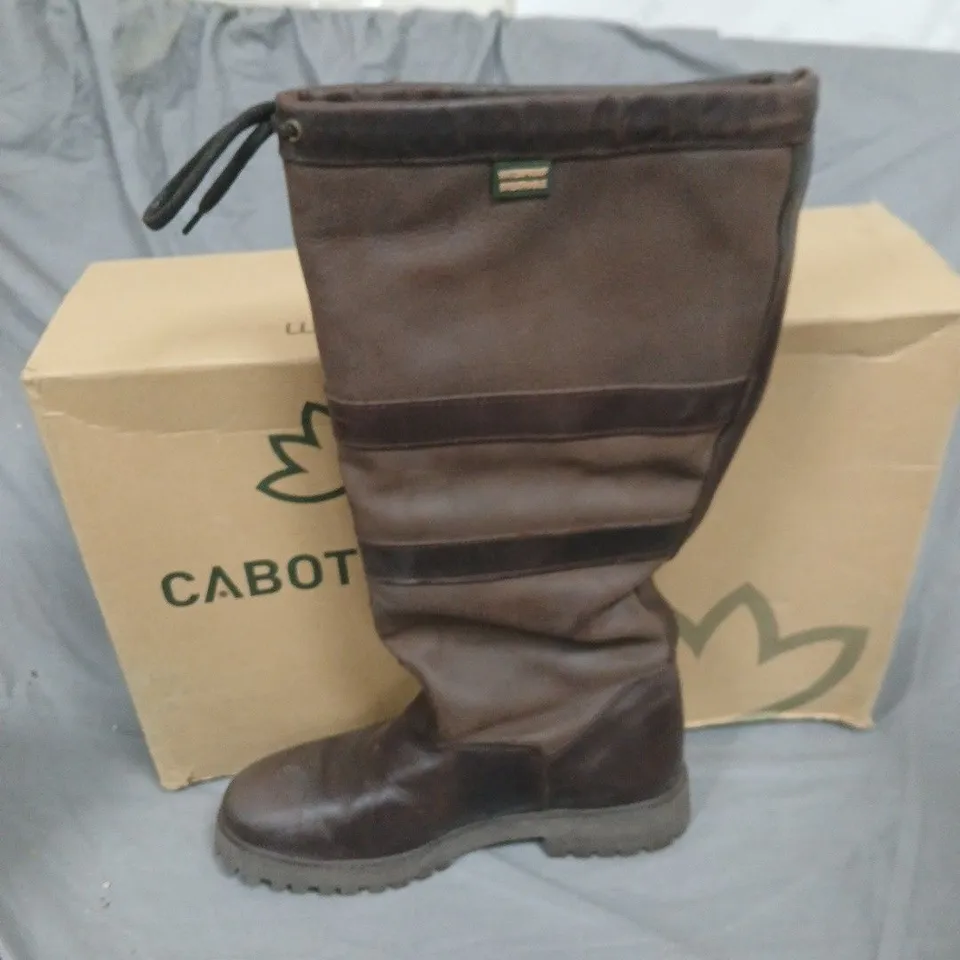 CABOTS WOOD BROWN LEATHER KNEE-HIGH BOOTS – WOMEN'S - 42
