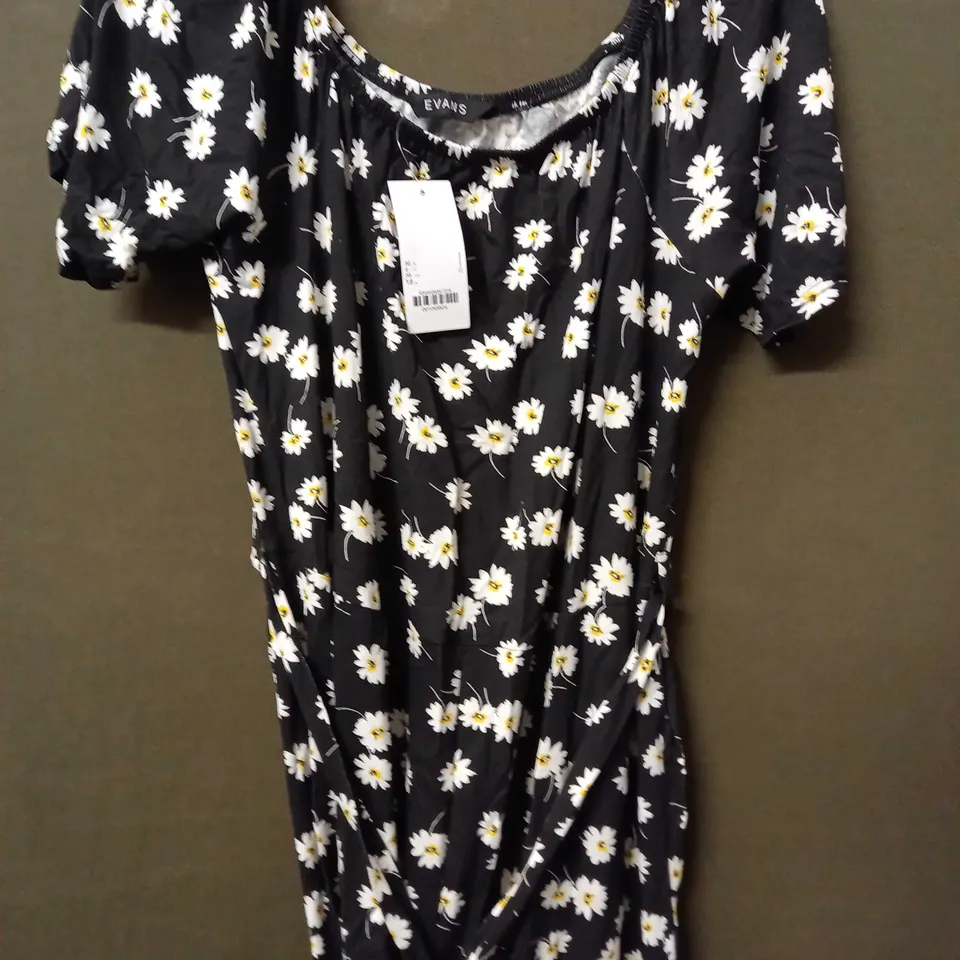 EVANS DAISY PRINT JUMPSUIT IN BLACK - SIZE 18