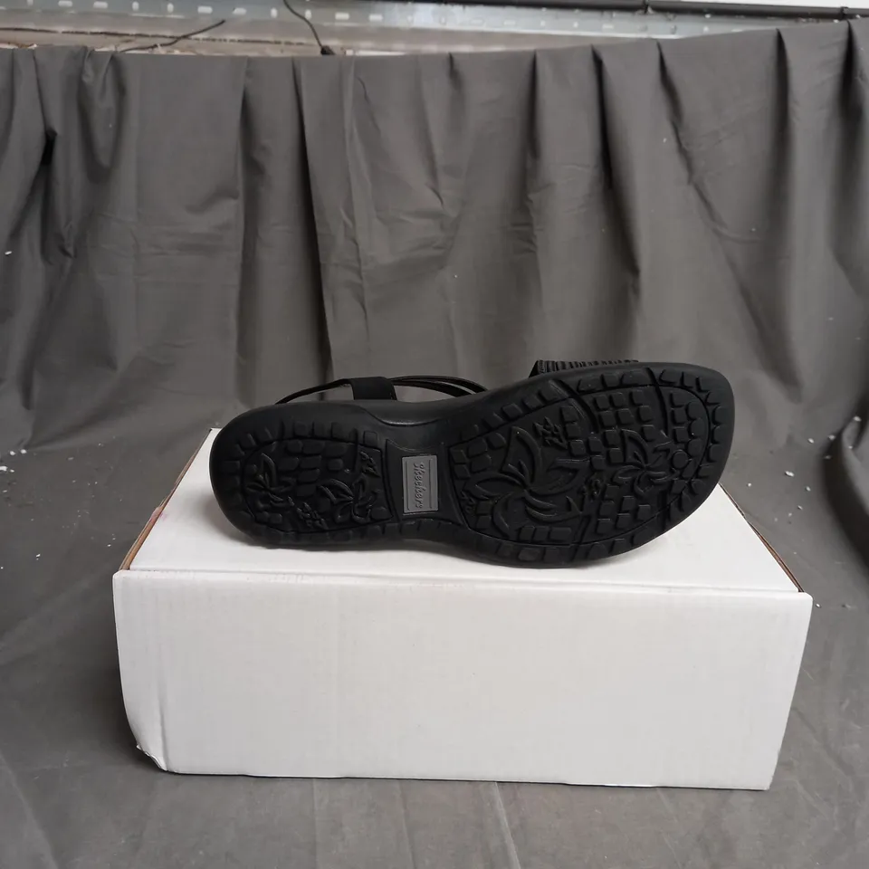 BOXED SKECHERS VEGAN OPEN TOE SANDALS SIZE 7
