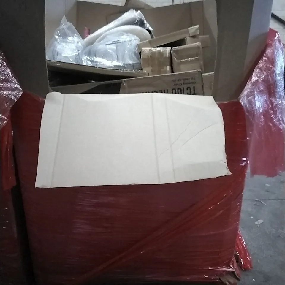 PALLET OF HOUSEHOLD ITEMS TO INCLUDE GAMING CHAIR, LAMPSHADE,PLANT PROPAGATION STATION,METEOR SHOWER RAIN LIGHTS, CHRISTMAS WREATH AND OTHER ASSORTED ITEMS...