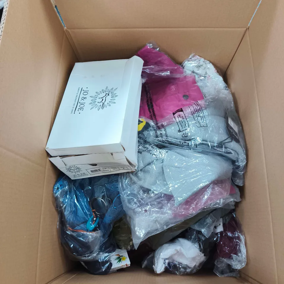 BOX OF APPROXIMATELY 20 ASSORTED ITEMS TO INCLUDE JO AND JOE FOOTWEAR, CHARLOTTE WEST CLOTHING ETC