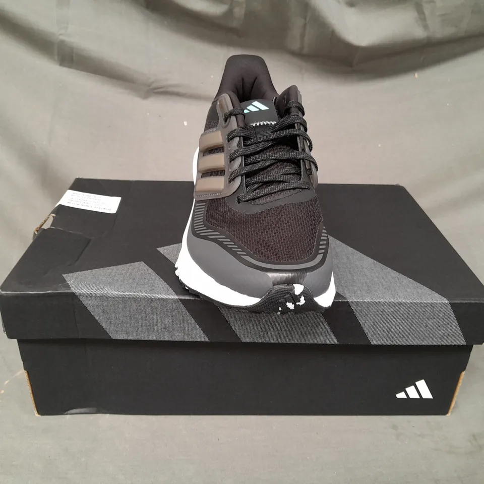 BOXED PAIR OF ADIDAS ULTRABOUNCE TRAINERS IN BLACK UK SIZE 5.5