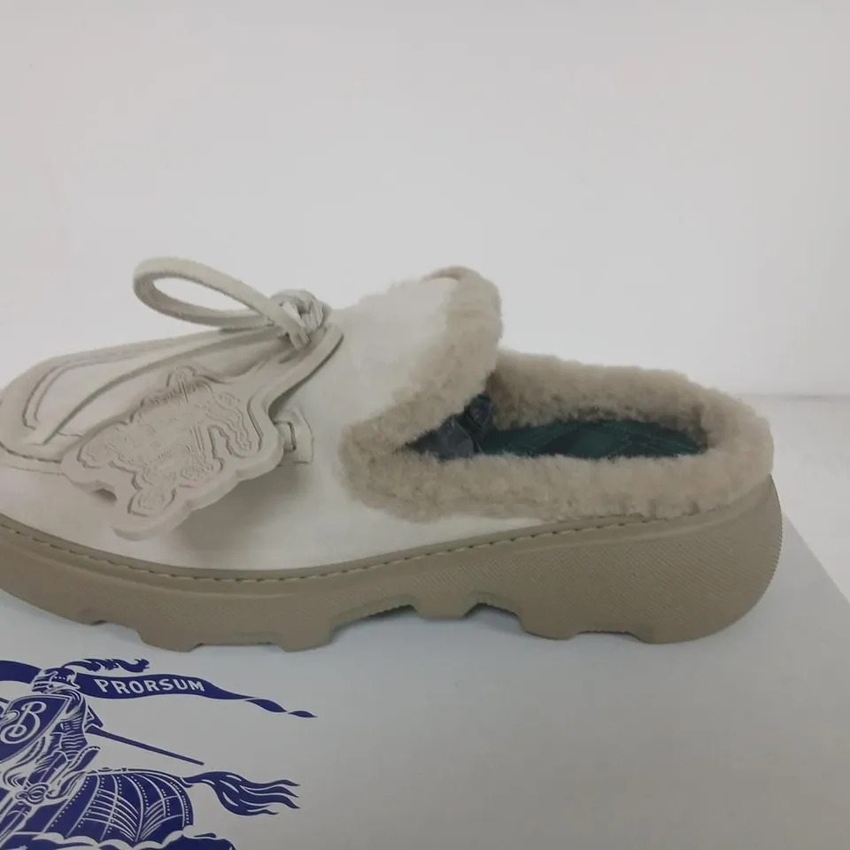 BURBERRY LEATHER MOCCASIN-STYLE SHOES WITH SHEARLING LINING – UK 8 / EU 41, CLAY
