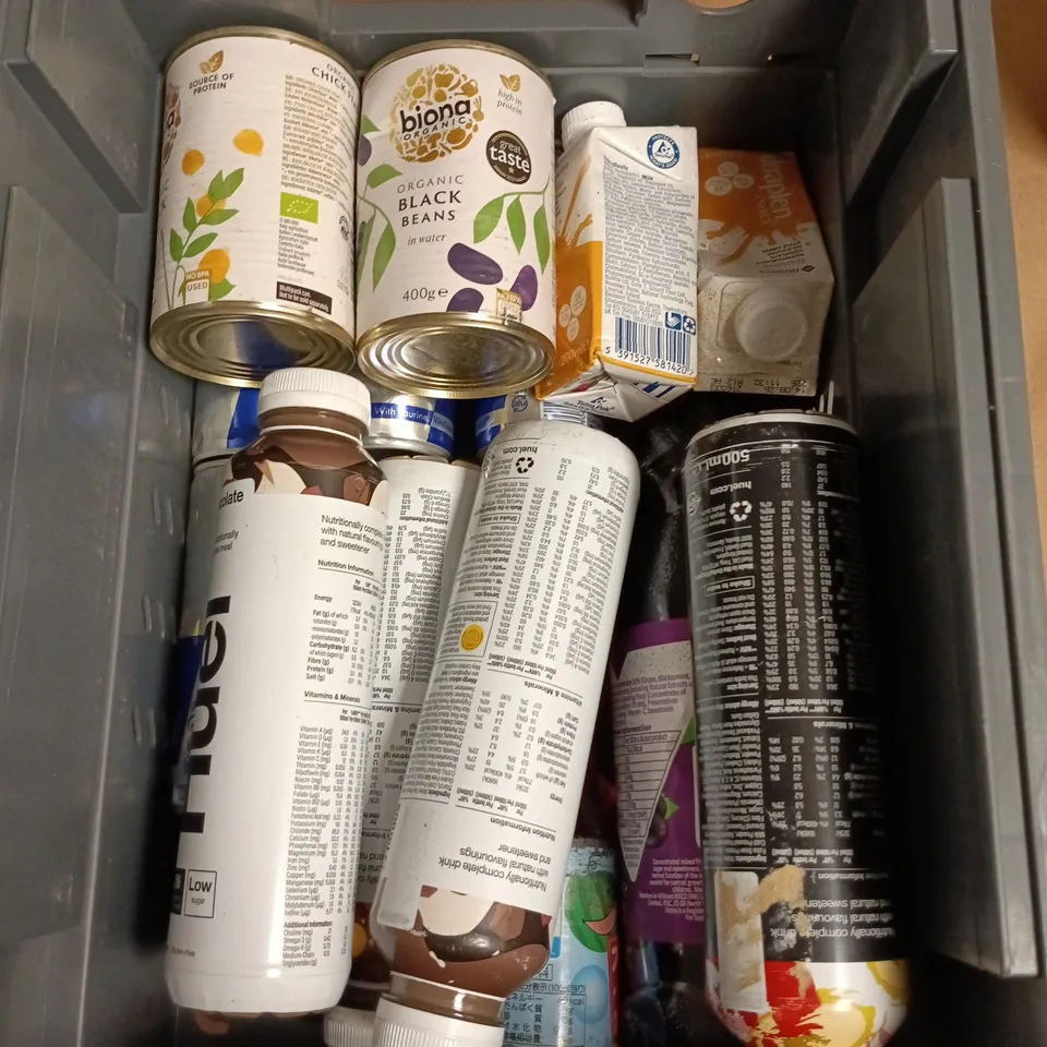 APPROXIMATELY 12 ASSORTED FOOD AND DRINKS ITEMS TO INCLUDE - RED BULL, HUEL LITE STRAWBERRY SHAKE, BRAGGS APPLE CIDER VINEGAR ETC 