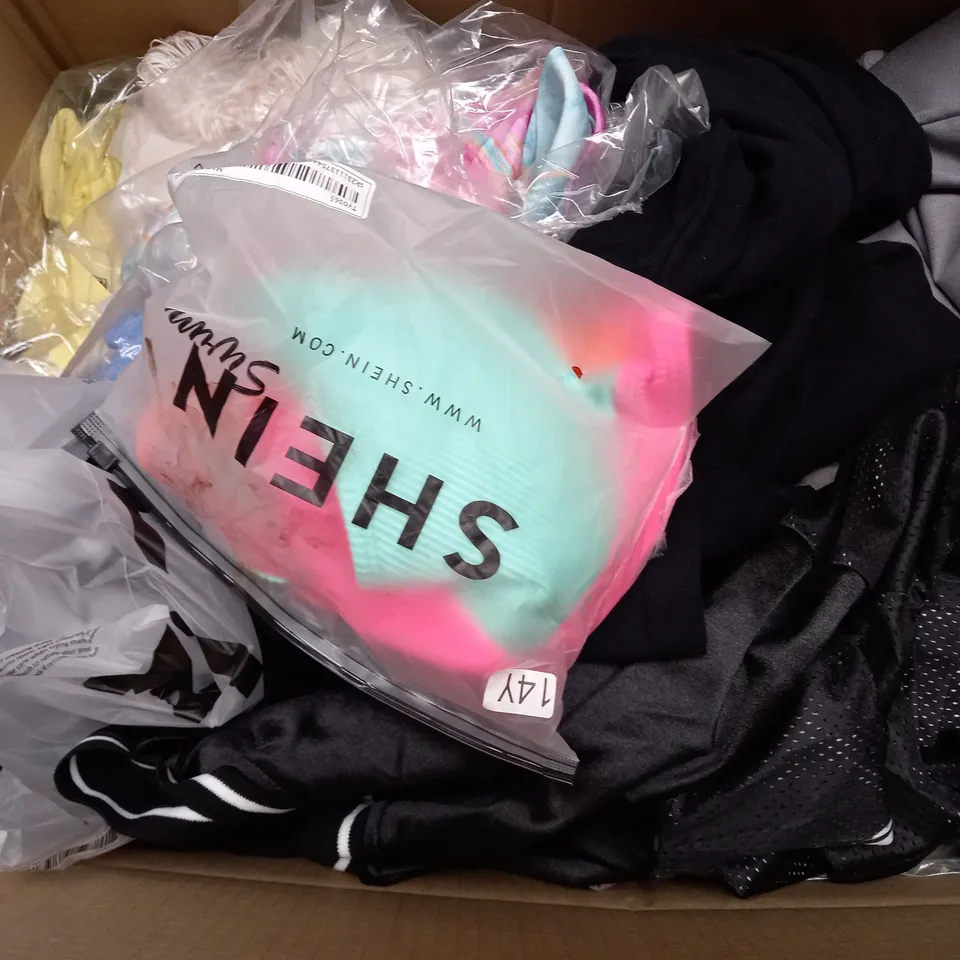 BOX OF APPROXIMATELY 25 ASSORTED CLOTHING ITEMS TO INCLUDE - BRA , T-SHIRT , BAG ETC