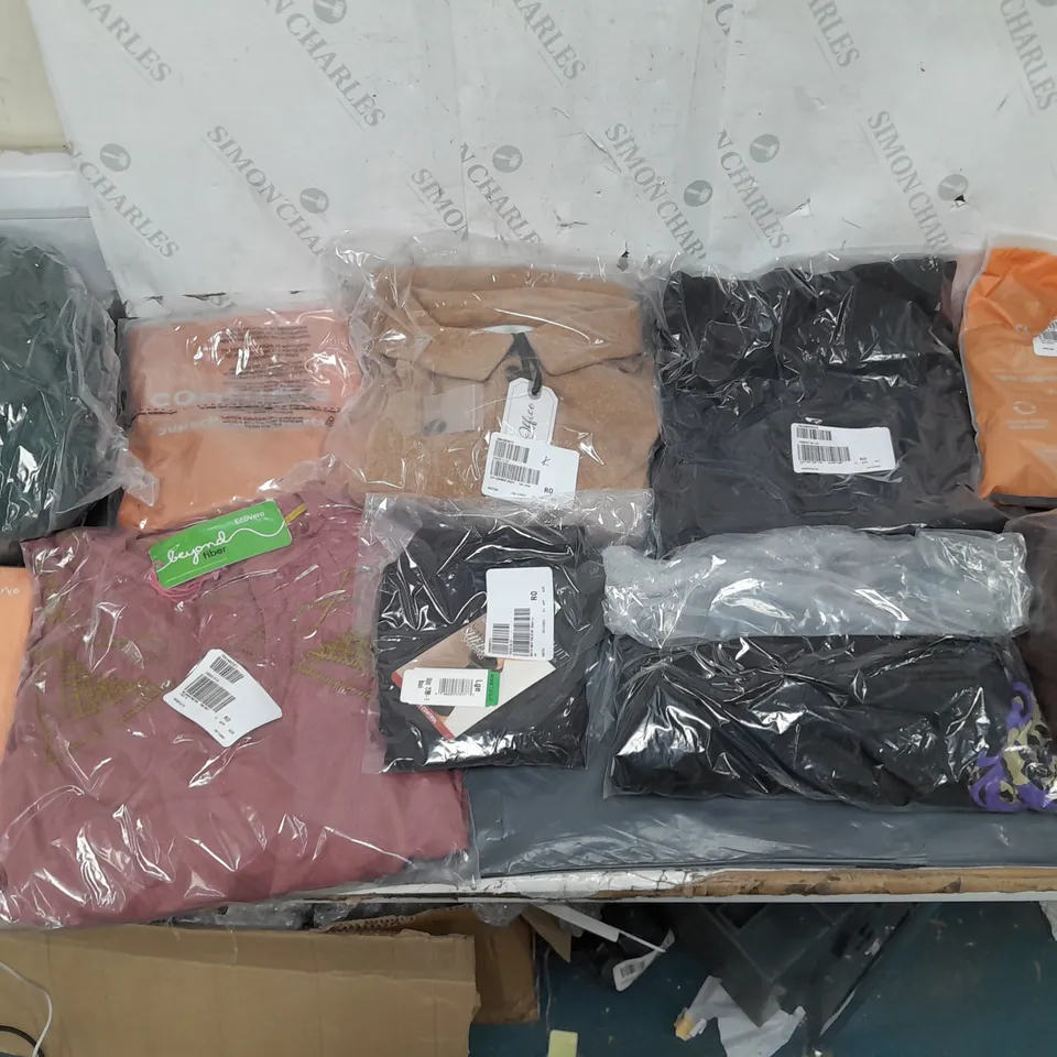 BOX OF APPROXIMATELY 10 ASSORTED BAGGED PIECES OF CLOTHING IN VARIOUS STYLES, SIZES, AND BRANDS 