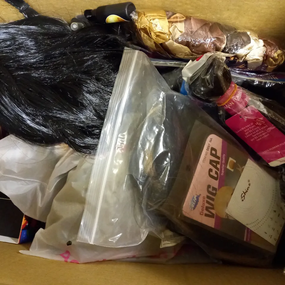 BOX OF APPROX 20 ASSORTED HAIR PIECES AND ACCESSORIES