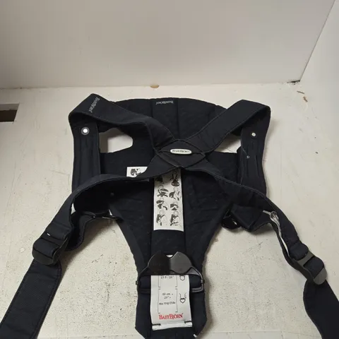 BABYBJORN BABY CARRIER – BLACK, FRONT CARRY STYLE 