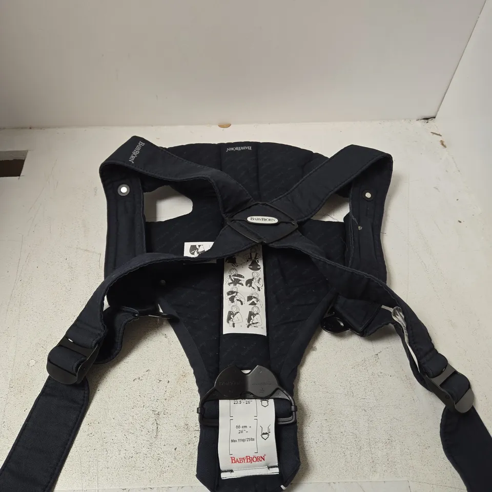 BABYBJORN BABY CARRIER – BLACK, FRONT CARRY STYLE 