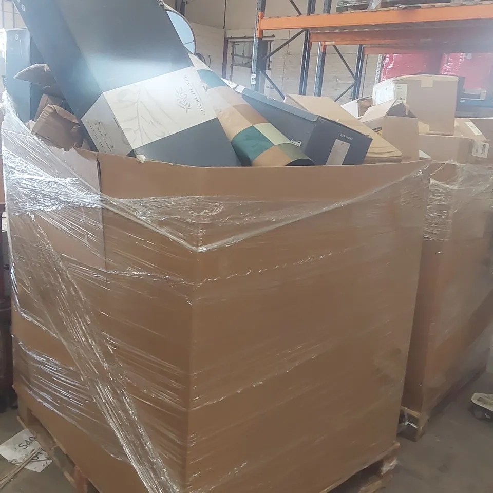 PALLET CONTAINING A VERY LARGE QUANTITY OF ASSORTED DESIGNER LIGHTING PRODUCTS INCLUDING: CHURCHGATE BAR LIGHTS, FLOOR LAMP, STERN PENDANT LIGHT ECT