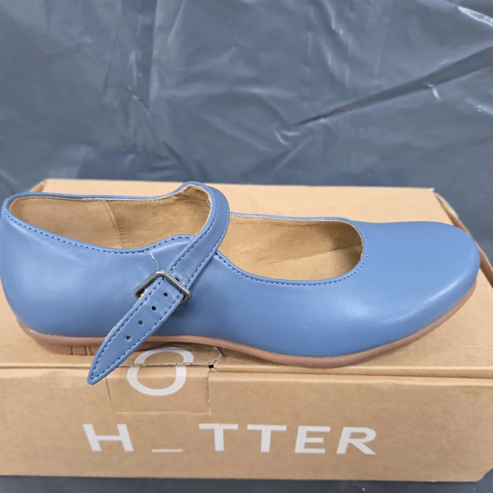 BOXED PAIR OF HOTTER VIOLET BUCKLE SHOES IN BLUE - UK 4