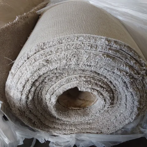 ROLL OF QUALITY ULTIMATE EXPRESSIONS PEARL CARPET - APPROXIMATELY 8.5 x 5m