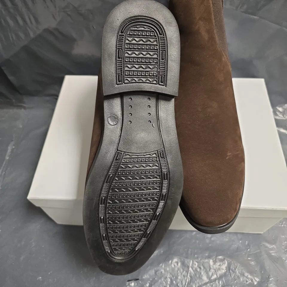 CONZUIR HAMPTONS BROWN SUEDE CHELSEA BOOTS – UK 8 (US 9 / EU 42) MEN'S