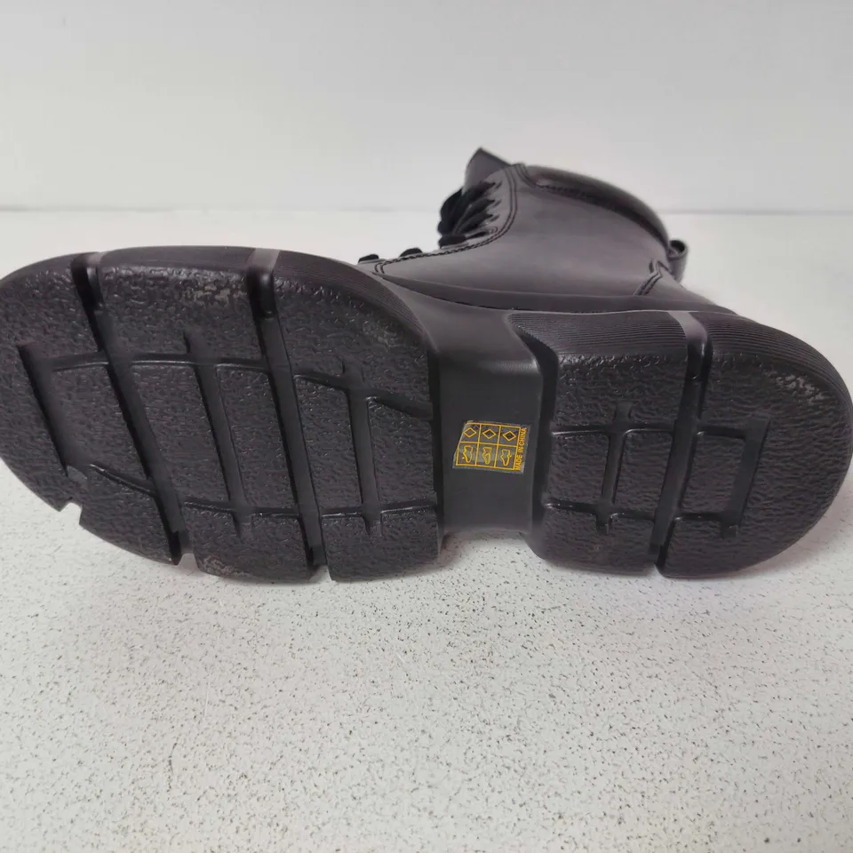 BOXED KILLSTAR DISCORDANT BOOTS IN BLACK - UK 8