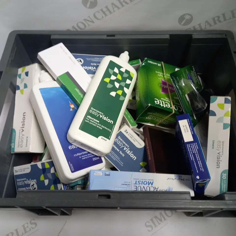 LOT OF APPROXIMATELY 30 ASSORTED EYECARE & HEALTHCARE PRODUCTS TO INCLUDE NICORETTE QUICKMIST FRESHMINT SPRAY, EASYVISION MULTIPURPOSE SOLUTION, SPECSAVERS EASYVISION DISPOSABLE CONTACT LENSES, ETC